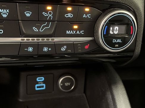 Used 2021 Ford Escape Titanium FWD image 22
