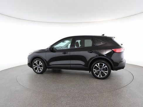 Used 2022 Ford Escape SE w/ SE Sport Appearance Package image 8