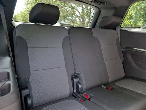 Used 2023 Chevrolet Traverse LT FWD image 22