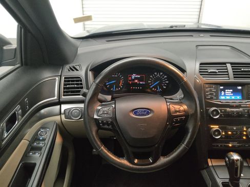 Used 2019 Ford Explorer XLT AWD/4WD image 22