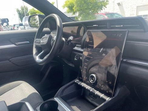 Used 2025 GMC Terrain Elevation w/ Technology Package II FWD image 30