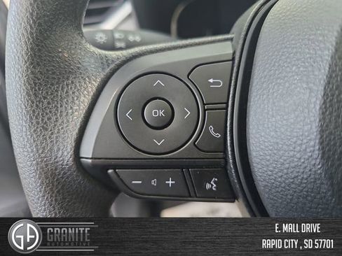 Used 2025 Toyota RAV4 XLE image 31