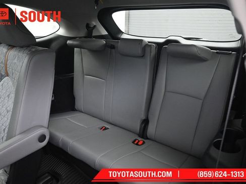 Used 2023 Toyota Highlander Bronze Edition AWD/4WD image 30