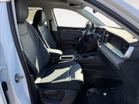 New 2026 Volkswagen Tiguan SE image 19