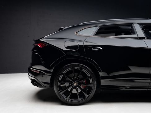 Used 2019 Lamborghini Urus AWD/4WD image 35