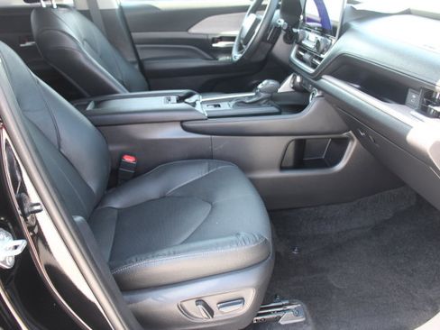 Certified 2025 Toyota Grand Highlander AWD image 24