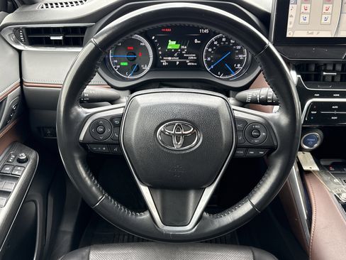 Used 2021 Toyota Venza XLE image 18