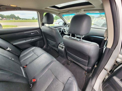 Used 2017 Nissan Altima 2.5 SL w/ Moonroof Package FWD image 19
