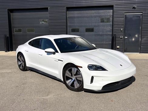 Certified 2025 Porsche Taycan image 12