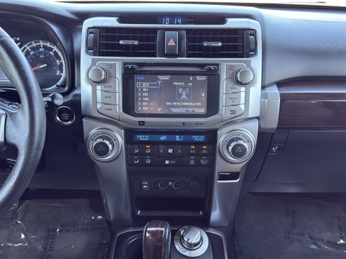 Used 2014 Toyota 4Runner Limited image 26