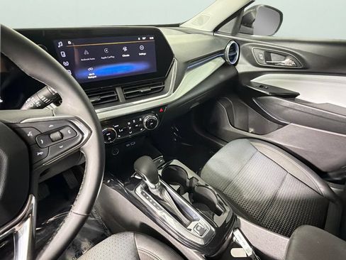 Used 2025 Chevrolet Trax LT w/ Driver Confidence Package FWD image 19
