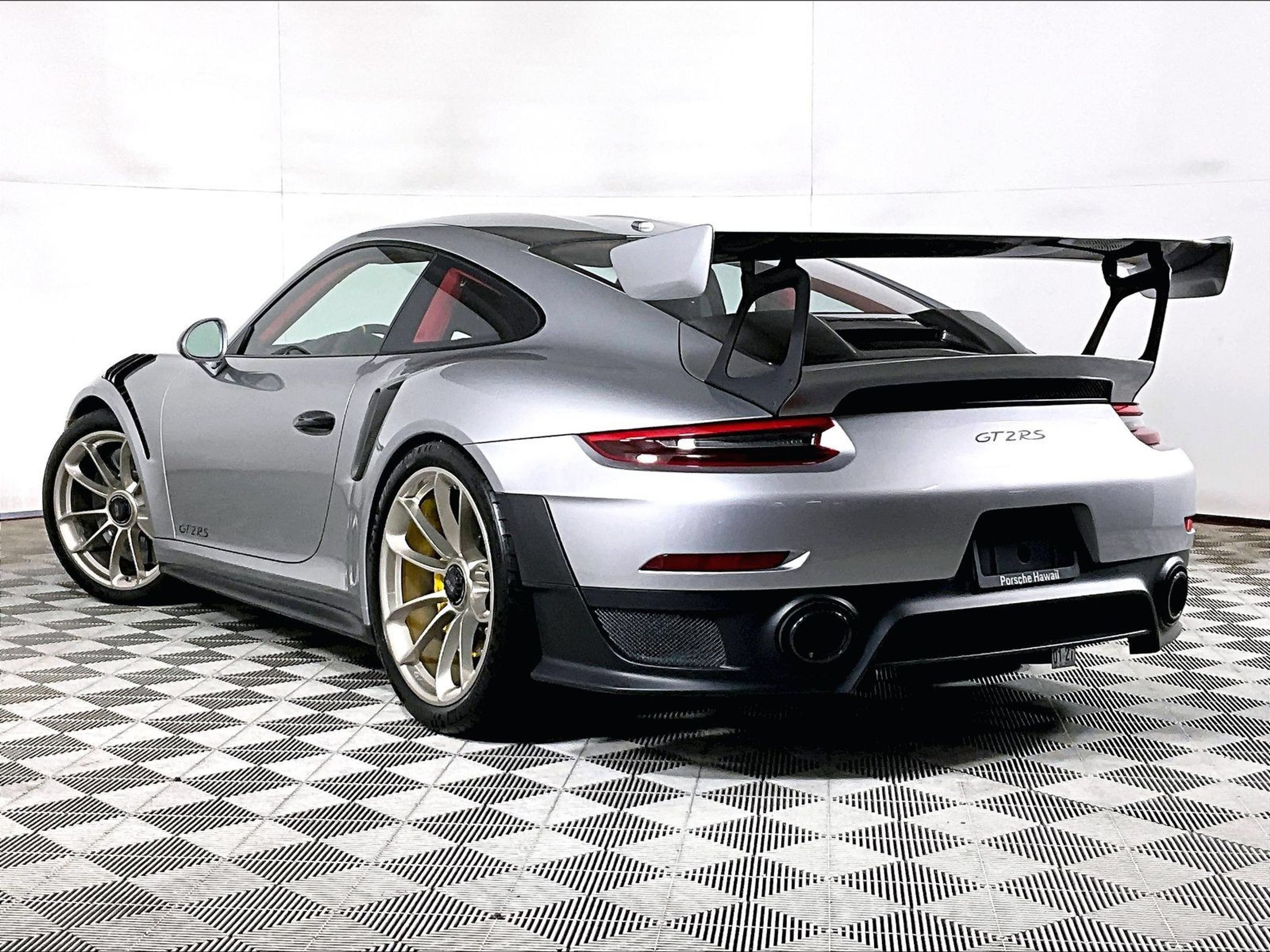 Certified 2018 Porsche 911 GT2 RS RWD image 3
