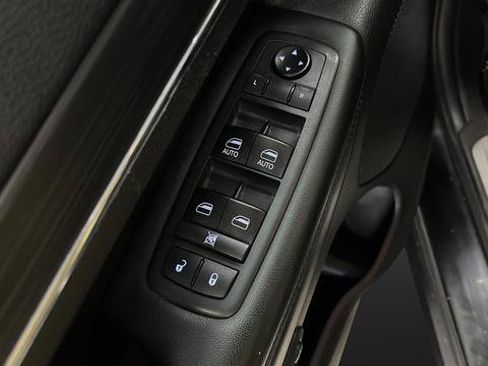 Used 2019 Jeep Grand Cherokee Limited w/ Trailer Tow Group IV AWD/4WD image 22