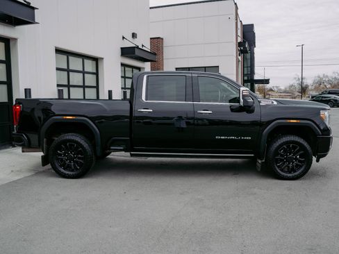 Used 2023 GMC Sierra 2500 Denali w/ Denali Black Diamond Edition image 9