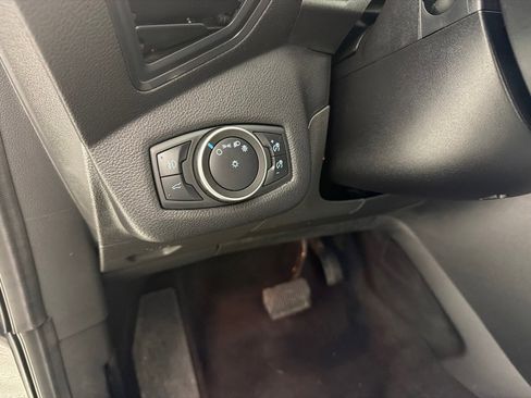 Used 2019 Ford Escape SE image 14