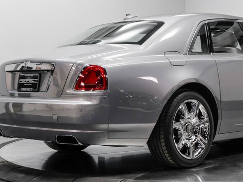 Used 2010 Rolls-Royce Ghost image 21