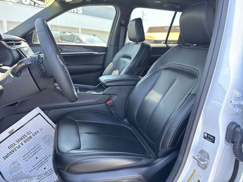 Used 2025 Jeep Grand Cherokee Limited w/ Black Appearance Package AWD/4WD image 22