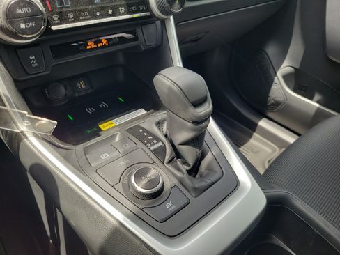 Used 2025 Toyota RAV4 LE AWD/4WD image 28