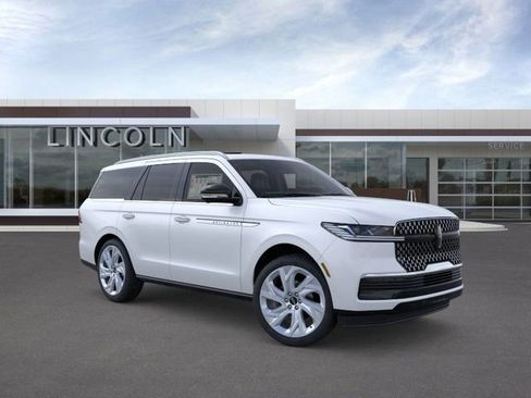 New 2025 Lincoln Navigator Reserve AWD/4WD image 7