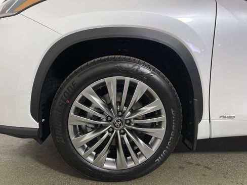 New 2026 Toyota Highlander Platinum AWD/4WD image 11