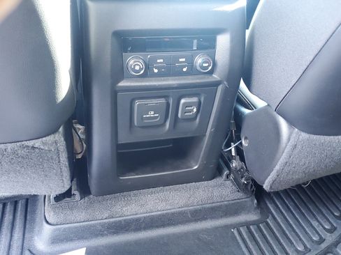 Used 2018 Chevrolet Traverse Premier image 13