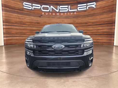 Used 2023 Ford Expedition Limited image 9