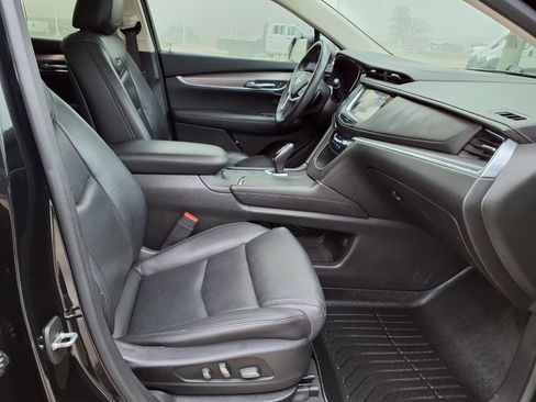 Used 2017 Cadillac XT5 Luxury w/ Driver Awareness Package image 21