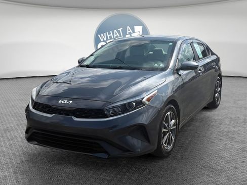 Used 2022 Kia Forte LXS w/ LXS Technology Package FWD image 8
