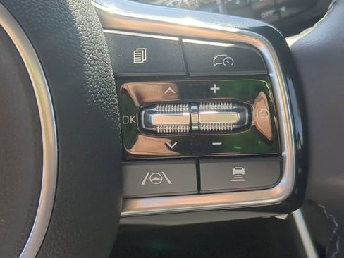 Used 2026 Kia Carnival SX w/ SX Dark Edition Package FWD image 26