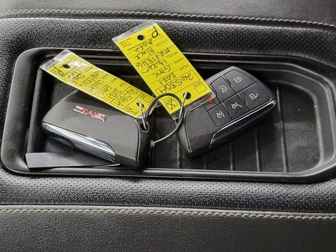 Used 2021 GMC Yukon SLT w/ SLT Luxury Plus Package image 30