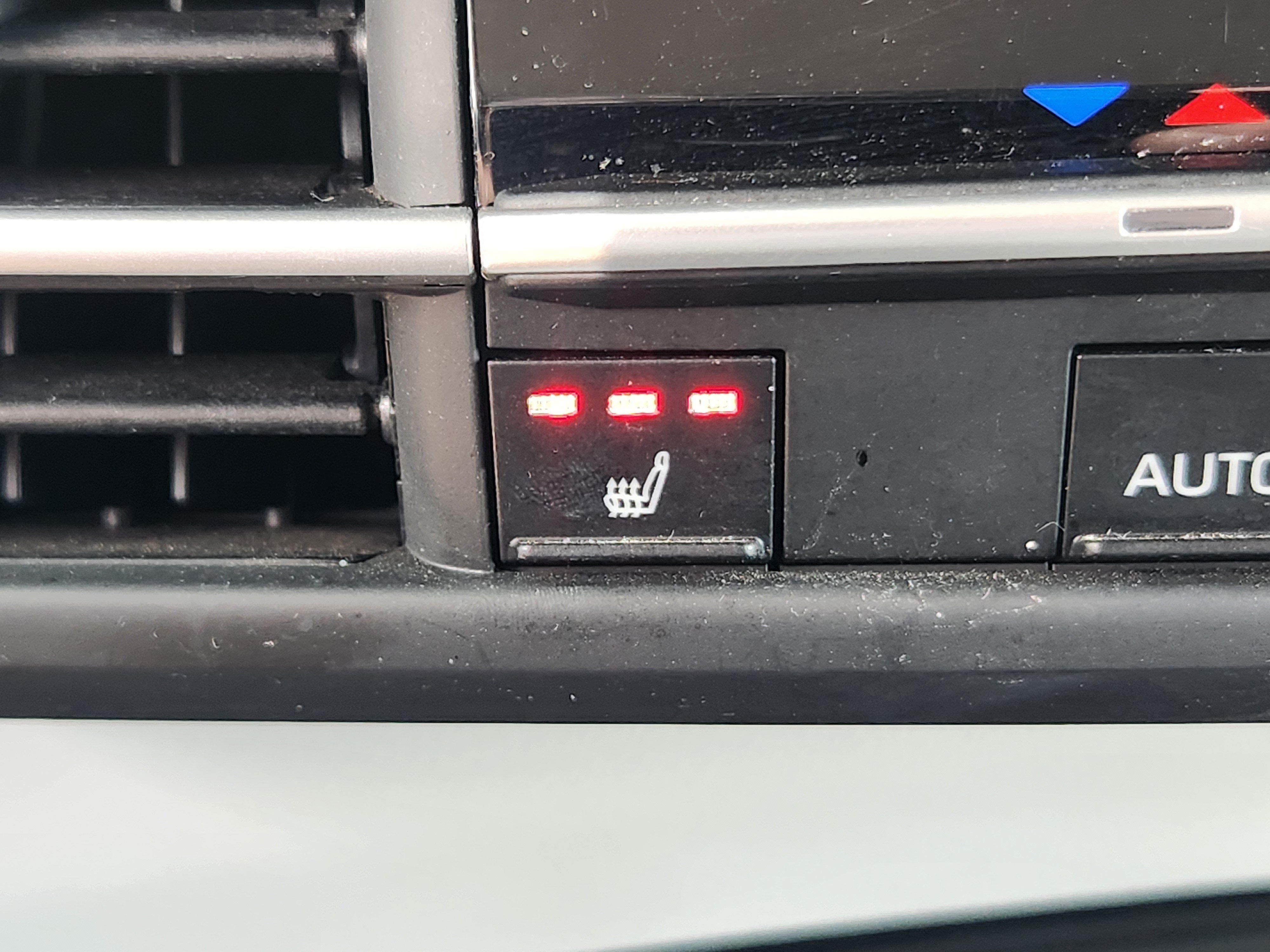 Used 2025 Toyota Sienna XLE FWD image 15