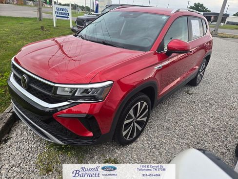 Used 2024 Volkswagen Taos SE FWD image 1