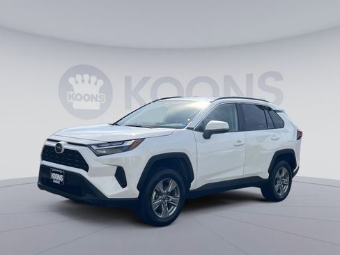 Used 2025 Toyota RAV4 XLE AWD/4WD image 1