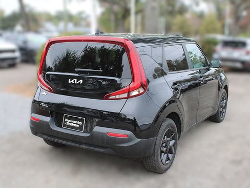 Certified 2022 Kia Soul LX w/ Technology Package image 7