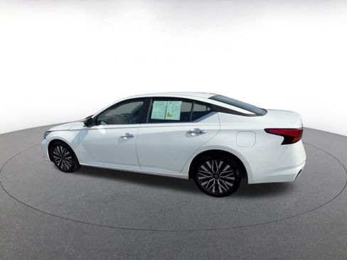 Used 2024 Nissan Altima 2.5 SV image 10