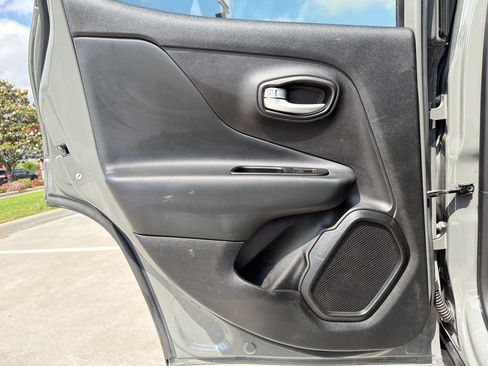 Used 2023 Jeep Renegade Latitude AWD/4WD image 21