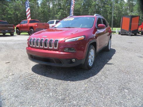 Used 2017 Jeep Cherokee Latitude w/ Safety/Convenience Group FWD image 2