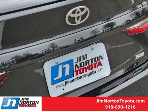 Used 2025 Toyota Camry SE image 11