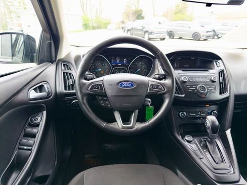 Used 2017 Ford Focus SE w/ Cold Weather Package image 14