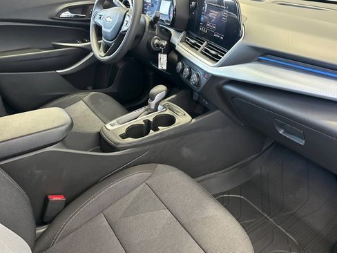 New 2026 Chevrolet Trax LS w/ LS Convenience Package FWD image 17