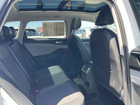 Certified 2023 Volkswagen Taos SE w/ Panoramic Sunroof Package FWD image 32