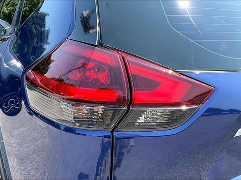 Used 2018 Nissan Rogue S AWD/4WD image 30