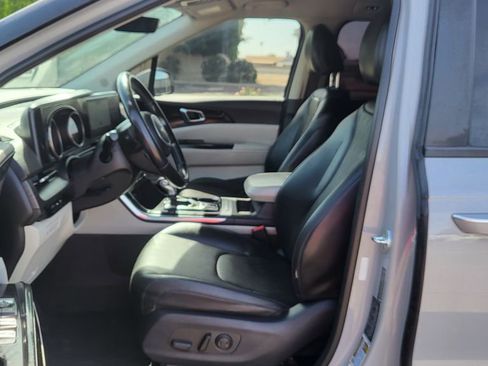 Used 2022 Kia Carnival EX FWD image 28