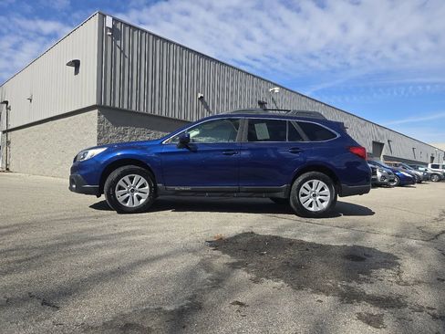 Used 2017 Subaru Outback 2.5i Premium image 12