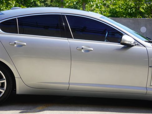Used 2011 Jaguar XF Premium RWD image 26