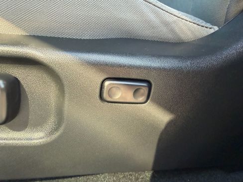 Used 2020 Toyota Tacoma SR5 RWD image 14