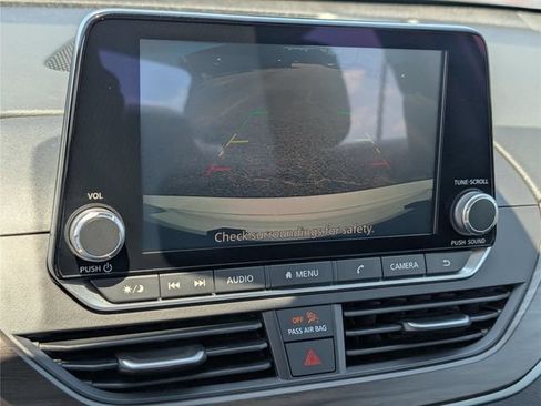 Used 2024 Nissan Altima 2.5 SV FWD image 25