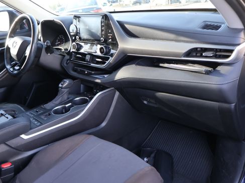 Used 2020 Toyota Highlander XLE image 10