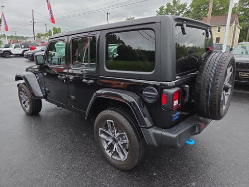 Certified 2024 Jeep Wrangler Unlimited w/ Convenience Group AWD/4WD image 6