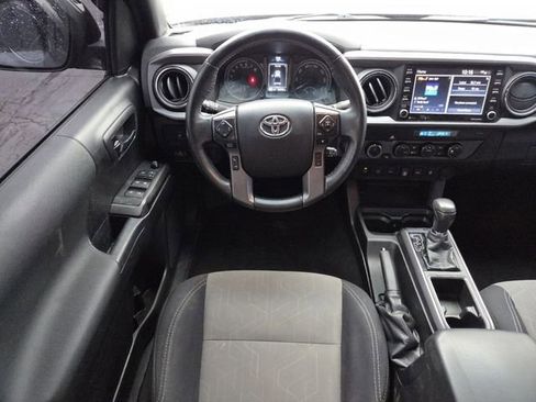 Used 2021 Toyota Tacoma TRD Off-Road w/ Technology Package AWD/4WD image 27